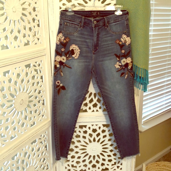 Abercrombie & Fitch Embroidered Jeans - Picture 2 of 6